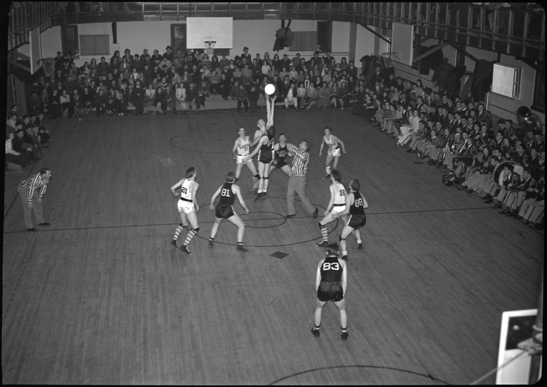 ‎Men's basketball game UWDC UWMadison Libraries