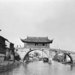Bridge with three arches and a gallery in Suzhou 蘇州.