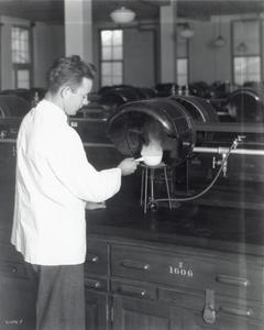 Chemistry laboratory ventilating hoods