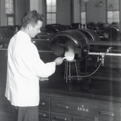 Chemistry laboratory ventilating hoods