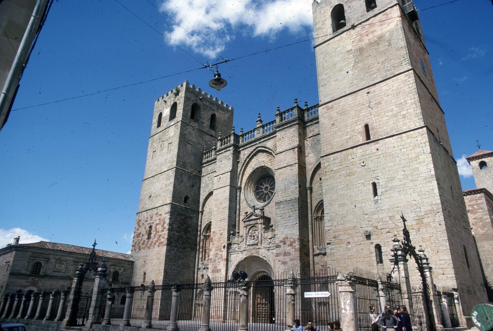 Catedral de la Asunción de Sigüenza - UWDC - UW-Madison Libraries