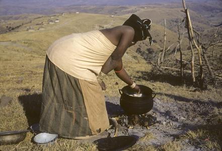 Southern Africa : Domestic Activities : preparing food