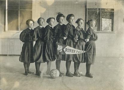 Women's basketball team, circa 1912-1913
