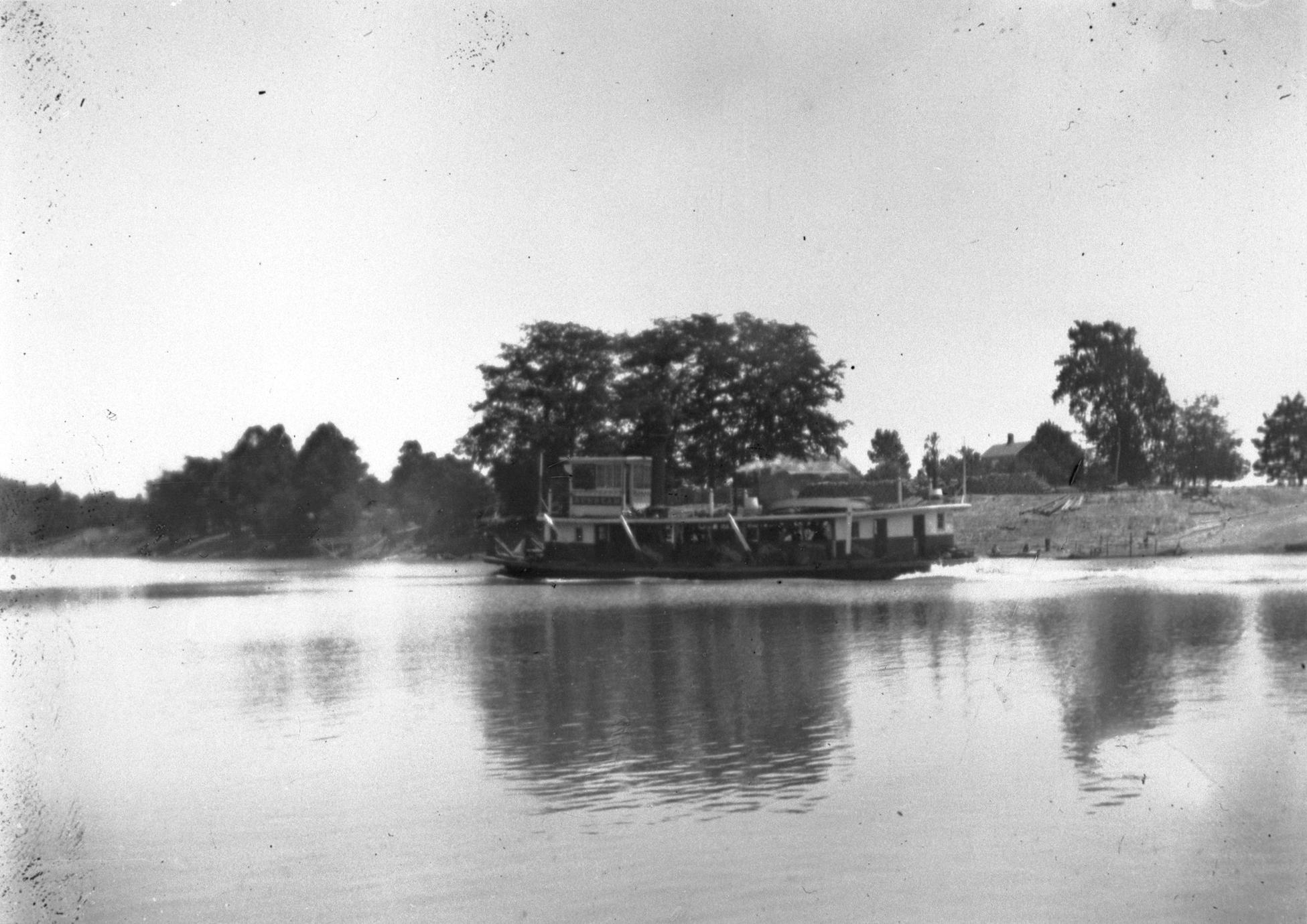 Two Rivers lighthouse - UWDC - UW-Madison Libraries