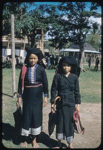 Tai Dam women in town (front)