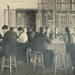 Physics class at Superior Normal School