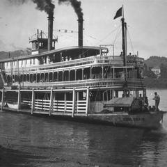 UW-La Crosse Historic Steamboat Photographs
