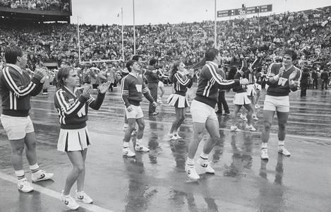 UW cheerleaders in the rain