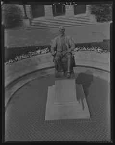 Lincoln statue