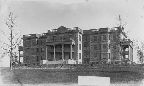 Waukesha Springs Sanitarium, Waukesha, after construction