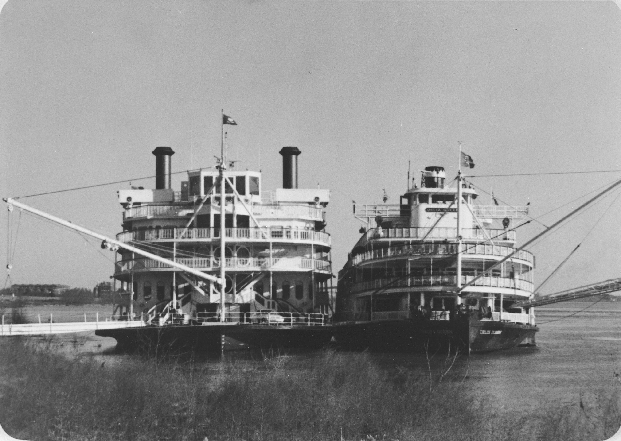 Mississippi Queen (Tourist boat, 1975- ) - UWDC - UW-Madison Libraries