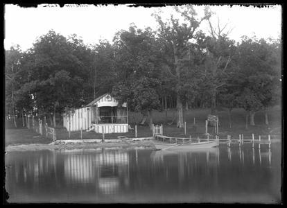 Paddock's Lake - boathouse