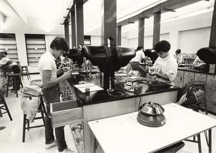 General chemistry lab, 1987