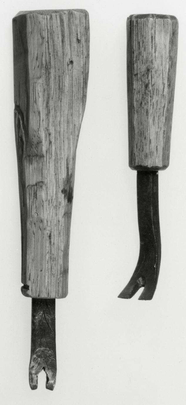 Black and white photograph of tack pulls or nail claws.