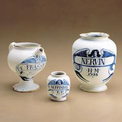 Syrup pot and apothecary pots