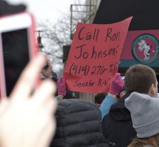 Call Ron Johnson :  [...] Senator R - WI