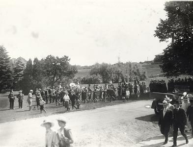1916 graduation parade
