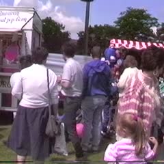 1988 Cupar Highland Games : crowd shots, a bouncy castle, a footrace (video)