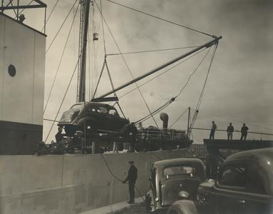 A Nash LaFayette is loaded onto a ship