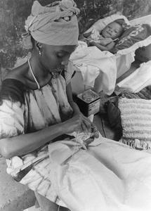 Mama Jah, Head of Tie-Dyeing Business in Port Loko, Making Pleats