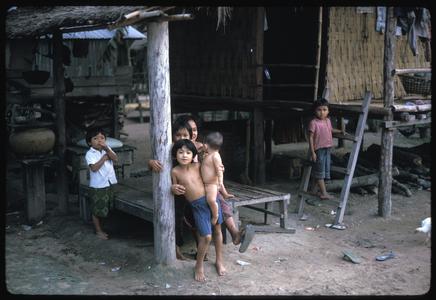 Ban Pha Khao : children