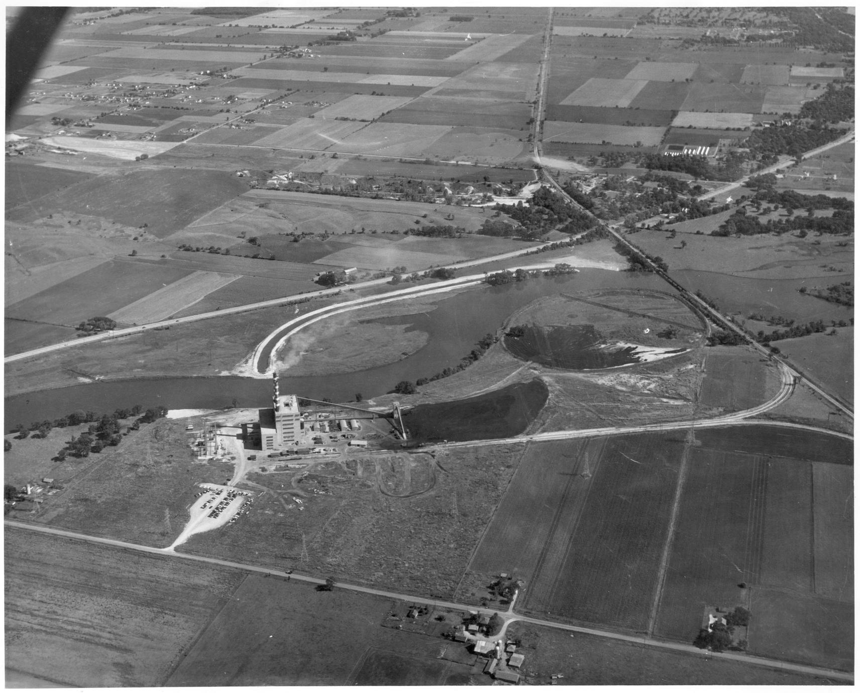 ‎Aerial photo of the Wisconsin Power and Light station UWDC UW