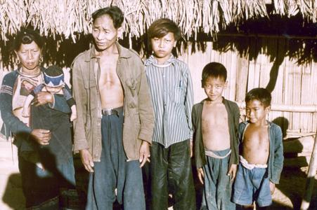 Yellow Lahu (Lahu Shi) family of six in Houa Khong Province