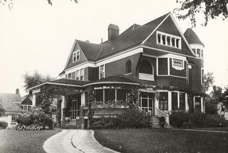 D.W. Bergstrom Home