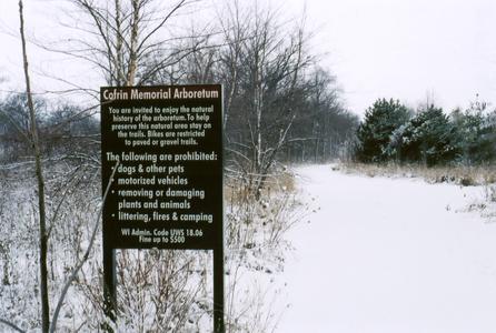 Trailhead sign to the Cofrin Memorial Arboretum
