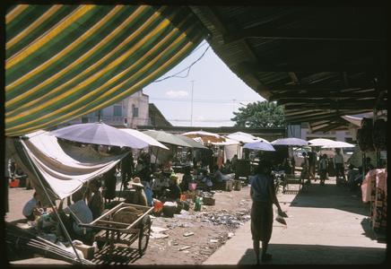 Morning Market : stalls outside market