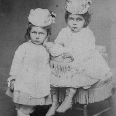 Sisters Anna M Babcock Praul and Ella Nora Babcock Healy