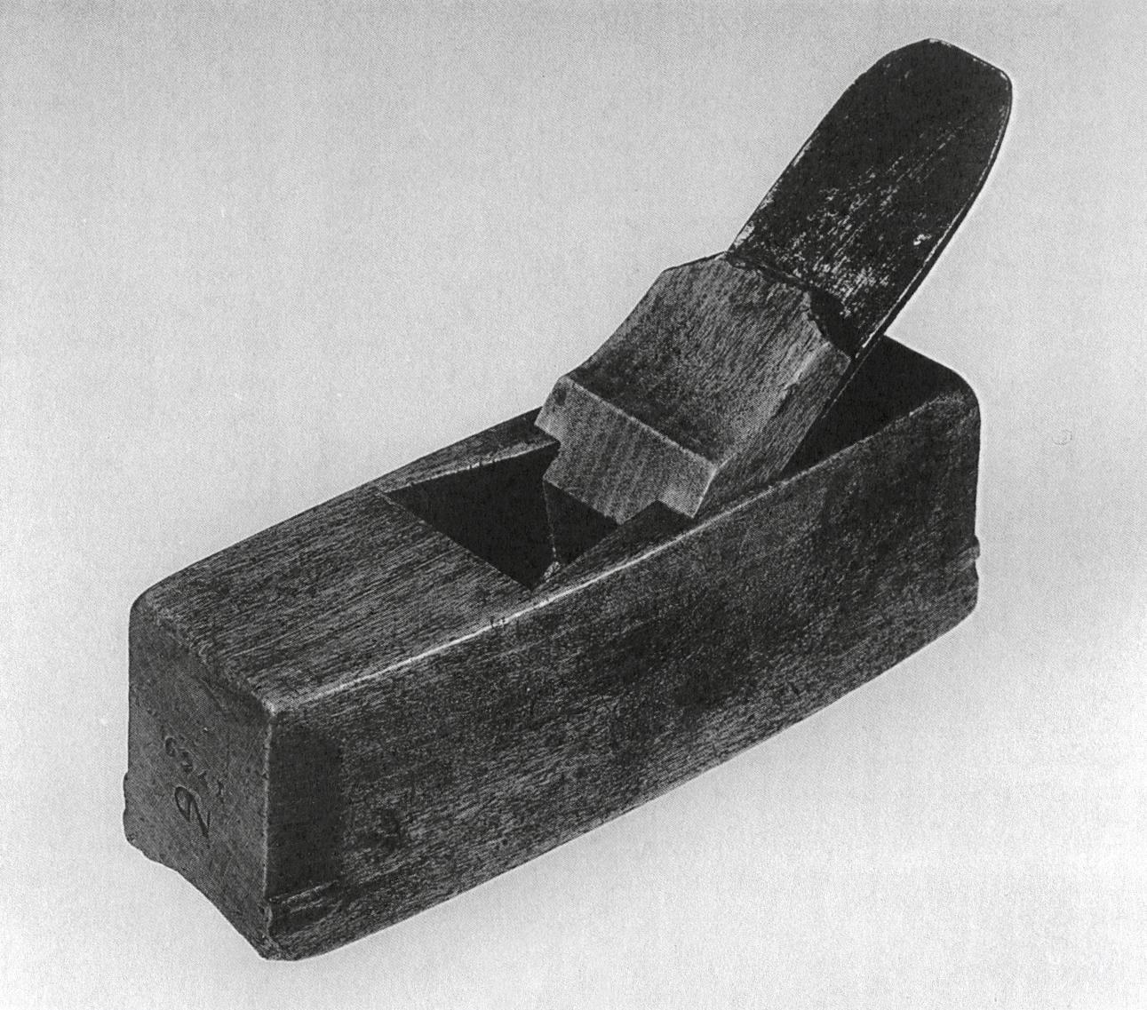 Black and white photograph of a hollow plane or forkstaff.