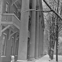 Draper Hall, Oconomowoc, columns