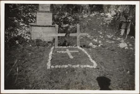 Das Grab des Ltn. Händelmeier u. Uffz. Schlosser † 10.1917 bei Wolschach i. Italien