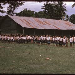 Tha Deua bend : village school and children