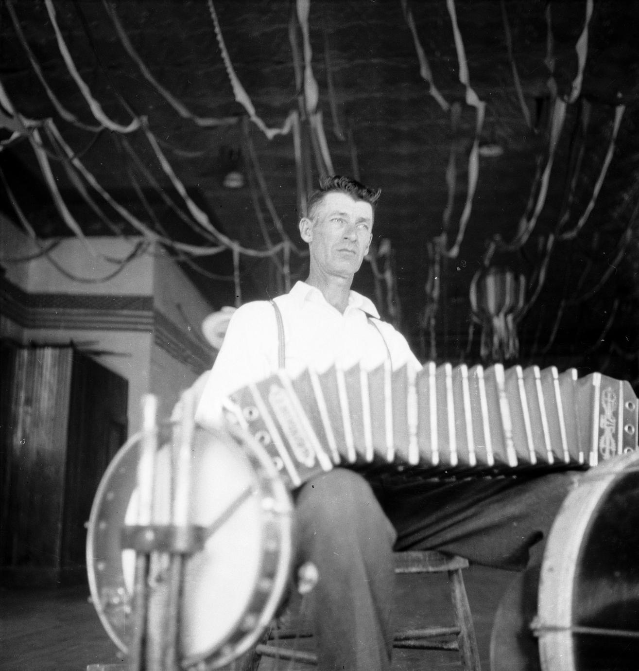 Vintage band. Человек-оркестр фильм 1900. Человек оркестр 1900. Человек оркестр. Человек-оркестр фильм 1970.