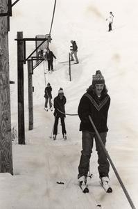 Students on a rope tow of ski class