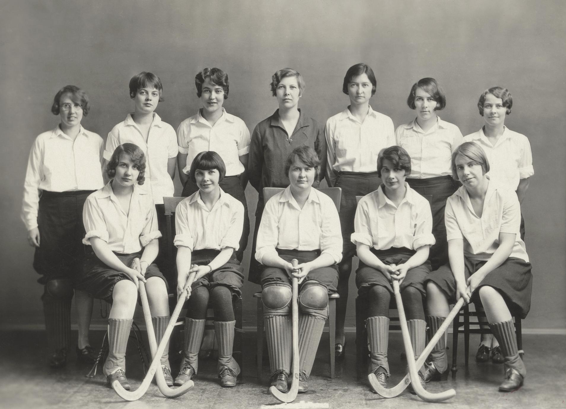 women-s-field-hockey-team-1928-1929-uwdc-uw-madison-libraries
