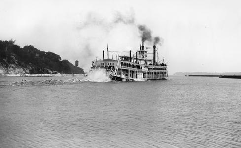 Stern view of the Dubuque underway
