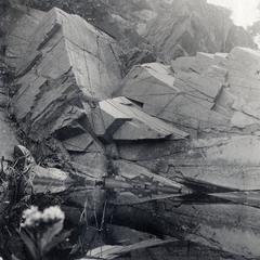 Massive nature and jointing of quartzite on Brule River