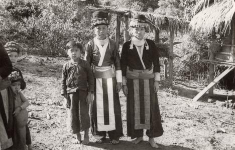 Two White Hmong women and children in Houa Khong Province