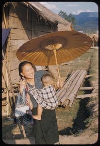 Lao woman and child in Muang Xay