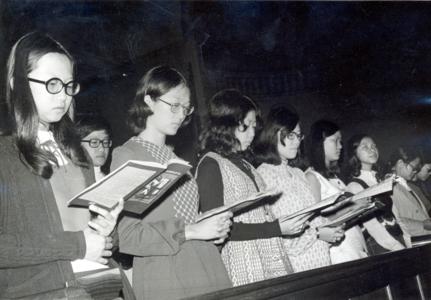 Chinese students from Hong Kong at Cathedral mass