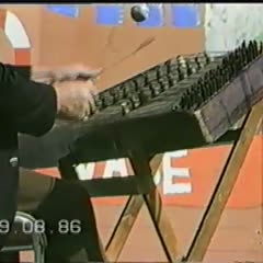 Auchtermuchty Festival 1986 : Willie Bone plays the hammered dulcimer (video)