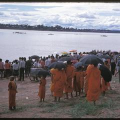 Boat races : monks as spectators