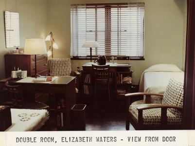 Elizabeth Waters double room