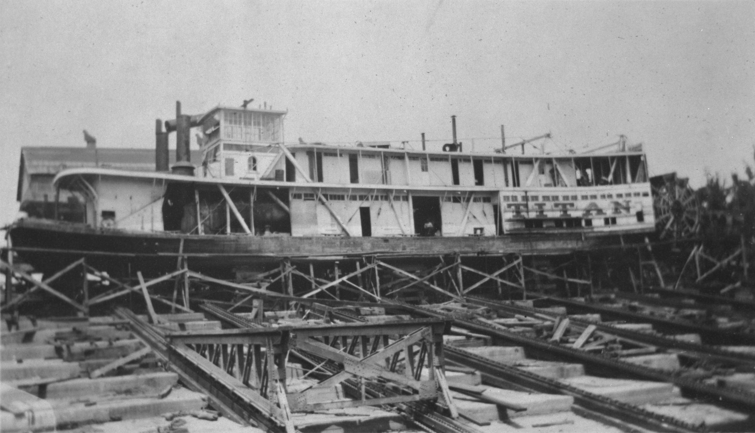 1915年製 STEAMBOAT WAVE BACK Titan (Towboat, 1899-1929) - UWDC - UW-Madison Libraries