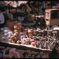 Morning Market : pottery