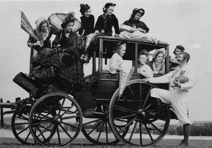 Homecoming fans on a wagon