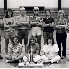 Women's softball team with trophy, UW Fond du Lac